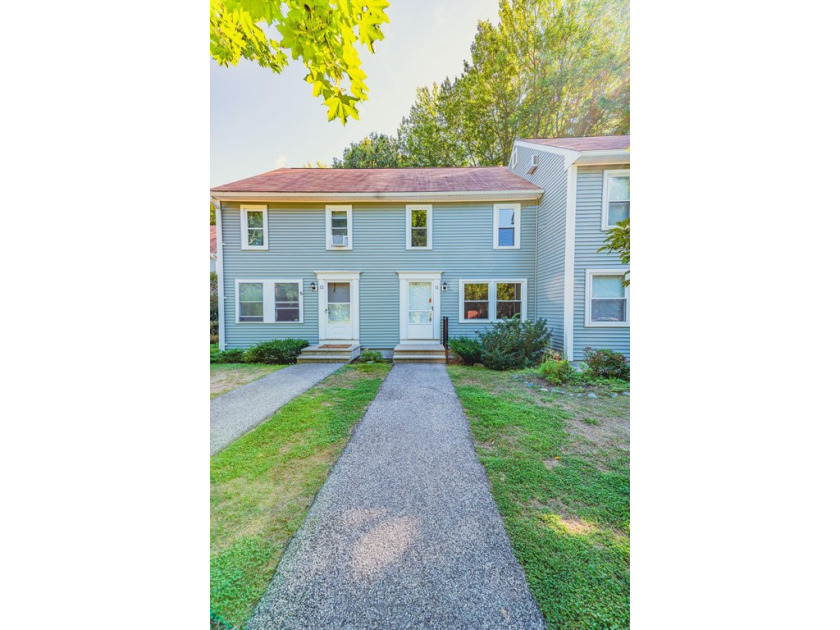 Enjoy easy condo living right in the heart of Kennebunk. This - Beach Condo for sale in Kennebunk, Maine on Beachhouse.com