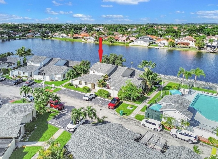 Imagine Sunday mornings in your sunny kitchen while kids play in - Beach Townhome/Townhouse for sale in Miami, Florida on Beachhouse.com