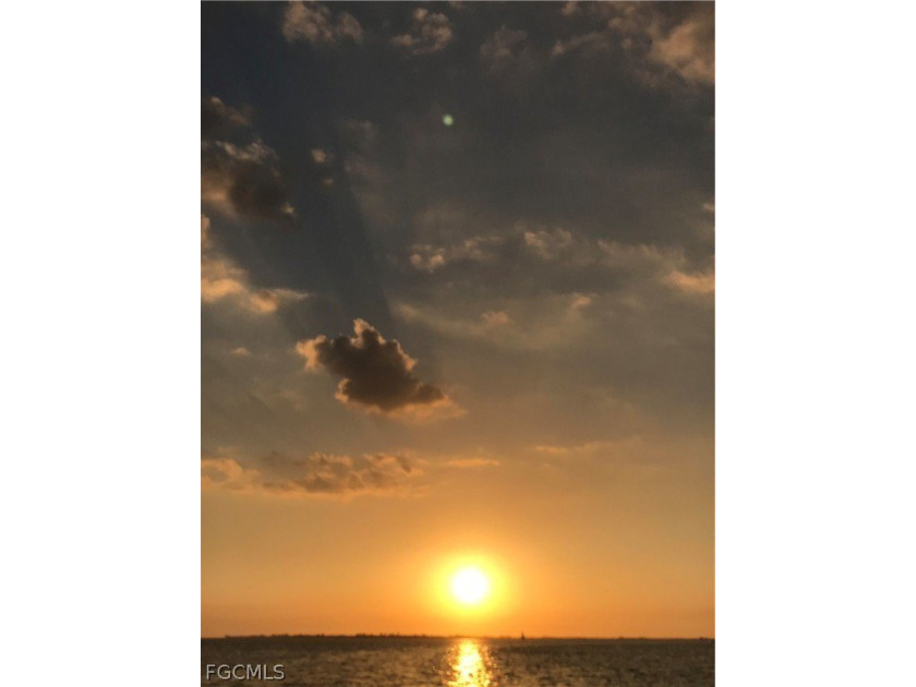 YOU CAN HAVE A BEAUTIFUL VIEW FROM THE 11TH FLOOR. THIS CONDO IS - Beach Condo for sale in Fort Myers, Florida on Beachhouse.com