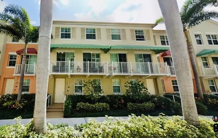 ***RENT AS SOON AS YOU CLOSE*** The ONLY three-story Townhouse - Beach Townhome/Townhouse for sale in Lantana, Florida on Beachhouse.com