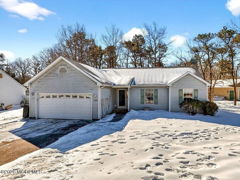 Welcome to 129 Yeoman in Ocean Acres- a 3-bedroom, 2-bath home - Beach Home for sale in Manahawkin, New Jersey on Beachhouse.com
