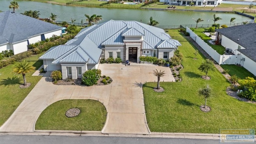 Welcome to your lakeside retreat! This spacious -bedroom, 3 - Beach Home for sale in Laguna Vista, Texas on Beachhouse.com