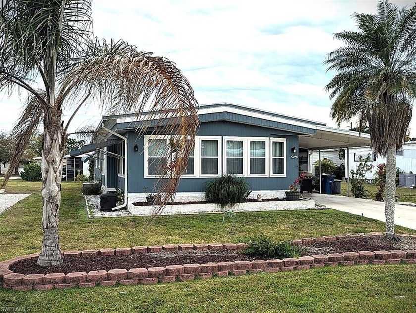 This well maintained and furnished 2 bed 2 bath plus den home is - Beach Home for sale in Bonita Springs, Florida on Beachhouse.com