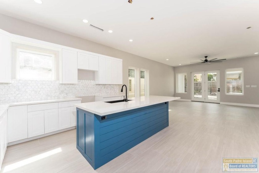 Welcome to your dream rental property that effortlessly - Beach Townhome/Townhouse for sale in South Padre Island, Texas on Beachhouse.com