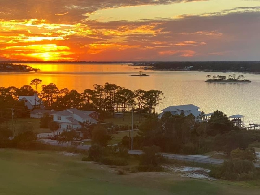 StayNPlay with golf passes, private beach privileges and lots of - Beach Vacation Rentals in Pensacola, Florida on Beachhouse.com