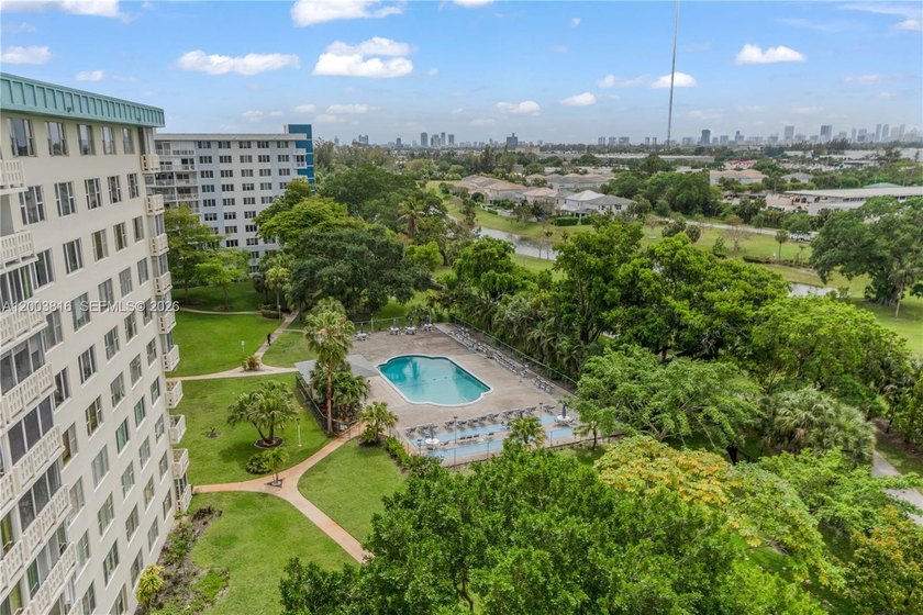 ***COME LIVE IN DESIREABLE  HILLCREST COMMUNITY  KNOWN  AS THE * - Beach Condo for sale in Hollywood, Florida on Beachhouse.com