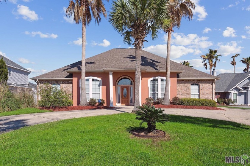 Welcome home or vacation, you get to enjoy both! Beautiful - Beach Home for sale in Slidell, Louisiana on Beachhouse.com