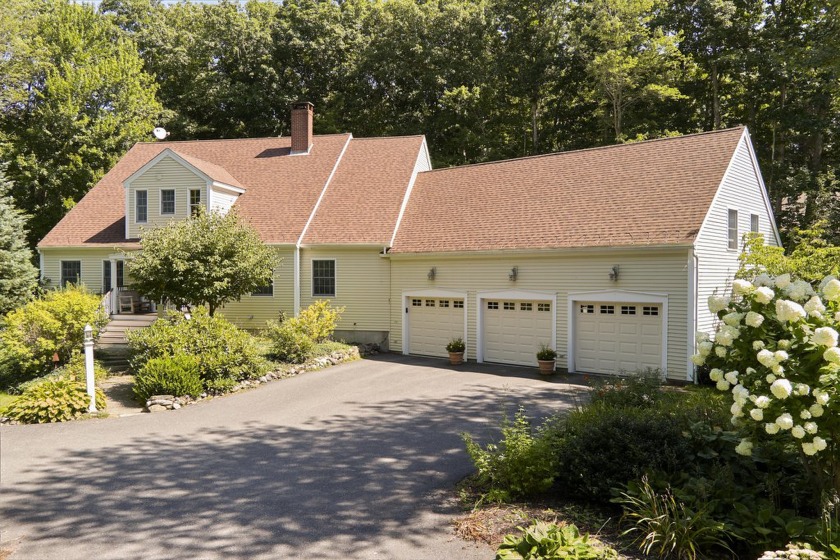 Well appointed 3-bedroom, 2.5-bathroom home featuring a sunny - Beach Home for sale in Camden, Maine on Beachhouse.com