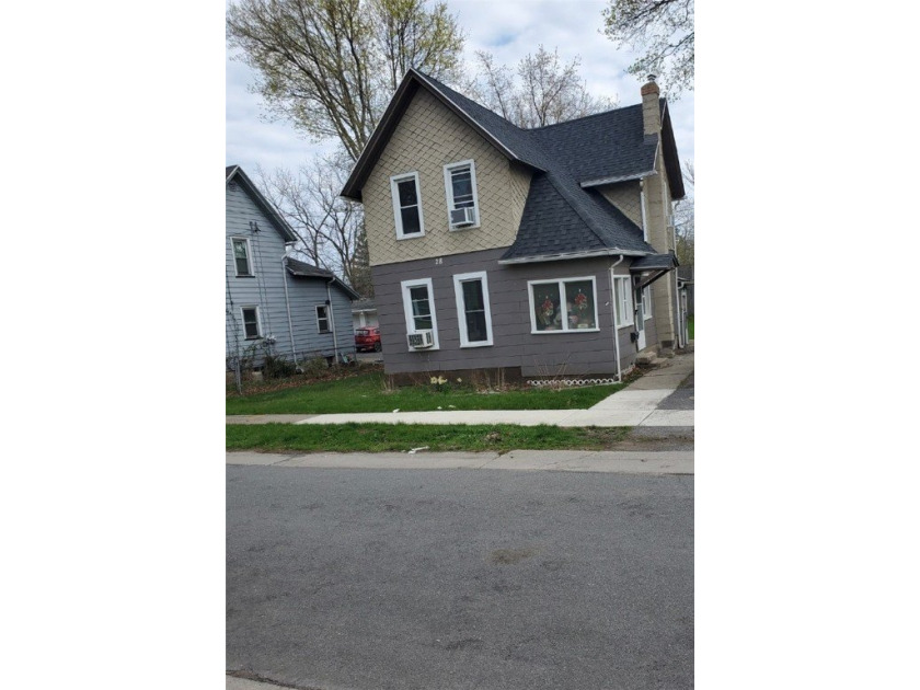 This Colonial is located on a dead-end street within walking - Beach Home for sale in Rochester, New York on Beachhouse.com