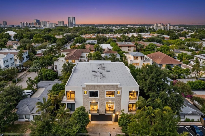 Private, gated townhome in prime Victoria Park location with - Beach Townhome/Townhouse for sale in Fort Lauderdale, Florida on Beachhouse.com