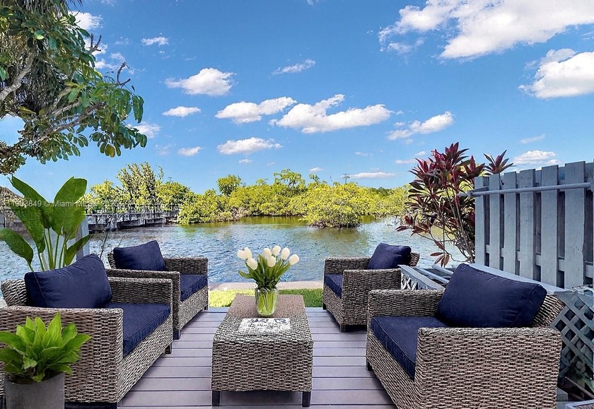 Cozy 2BR/2.5BA waterfront home in desirable Poinsettia Heights - Beach Townhome/Townhouse for sale in Fort Lauderdale, Florida on Beachhouse.com