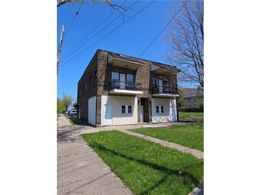 Prime opportunity to add this renovated 5-unit asset to your - Beach Apartment for sale in Cleveland, Ohio on Beachhouse.com