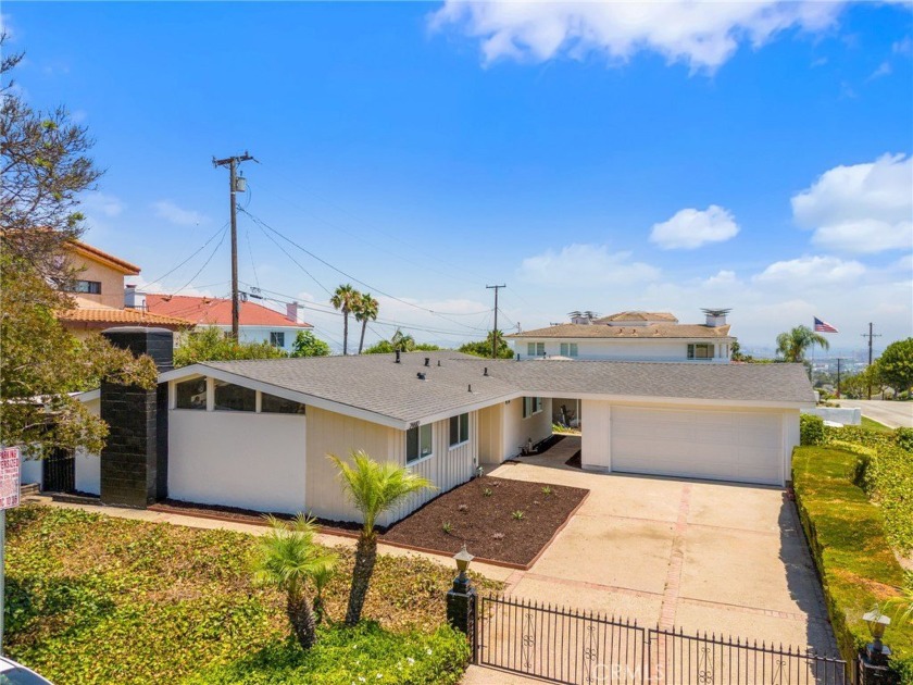 Welcome to this beautifully remodeled 4-bedroom, 2-bathroom home - Beach Home for sale in Rancho Palos Verdes, California on Beachhouse.com