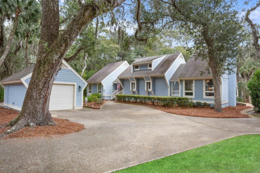 This is an updated home on Crooked Oaks Golf Course over 1/2 - Beach Home for sale in Johns Island, South Carolina on Beachhouse.com