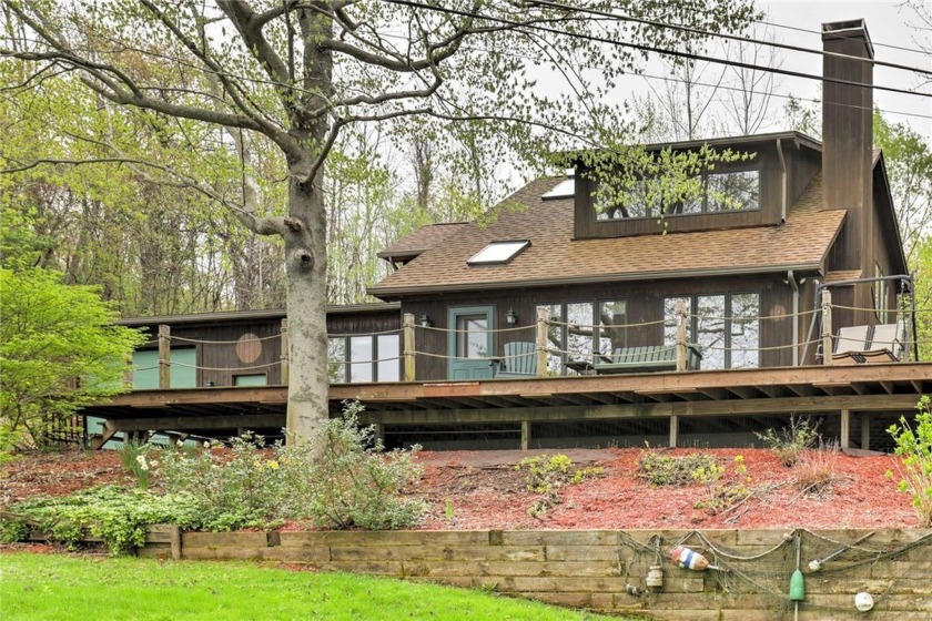 LOCATION! LOCATION! LOCATION! ATTENTION WATERFRONT BUYERS...THIS - Beach Home for sale in Huron, New York on Beachhouse.com