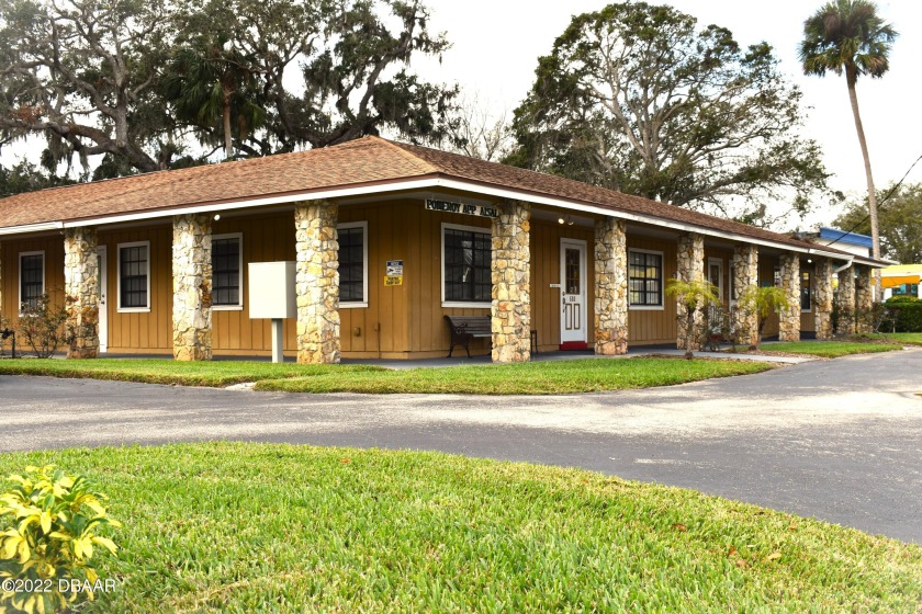 Great 4 unit office/retail building with super high visibility - Beach Commercial for sale in Edgewater, Florida on Beachhouse.com