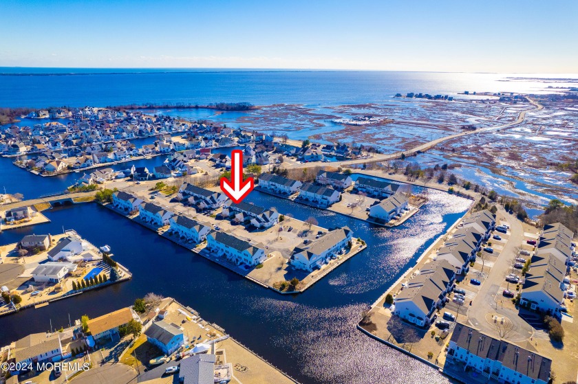 Don't miss this 3 bed, 2.5 bath and a garage Townhouse in - Beach Condo for sale in Bayville, New Jersey on Beachhouse.com