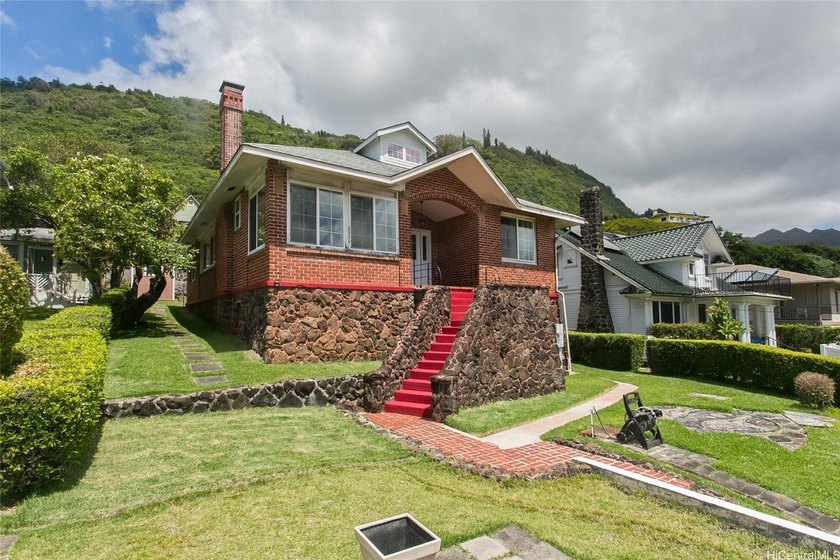 Nestled in the lush and prestigious Manoa Valley, this expansive - Beach Home for sale in Honolulu, Hawaii on Beachhouse.com