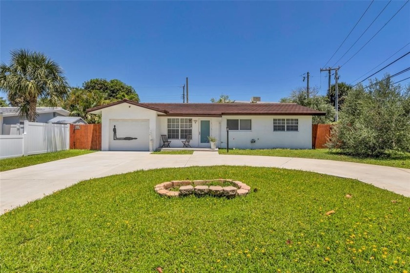 Charming beach cottage in Hillsboro Shoes in Pompano Beach - Beach Home for sale in Pompano Beach, Florida on Beachhouse.com
