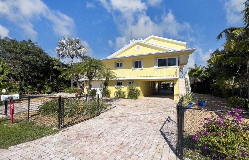 Step into paradise on Plantation Key! This beautiful canal front - Beach Home for sale in Plantation Key, Florida on Beachhouse.com