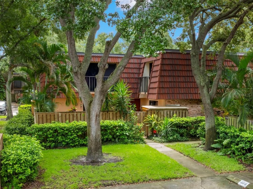 WELCOME TO WEDGE WOOD in Palm Harbor! Step into this beautifully - Beach Townhome/Townhouse for sale in Palm Harbor, Florida on Beachhouse.com