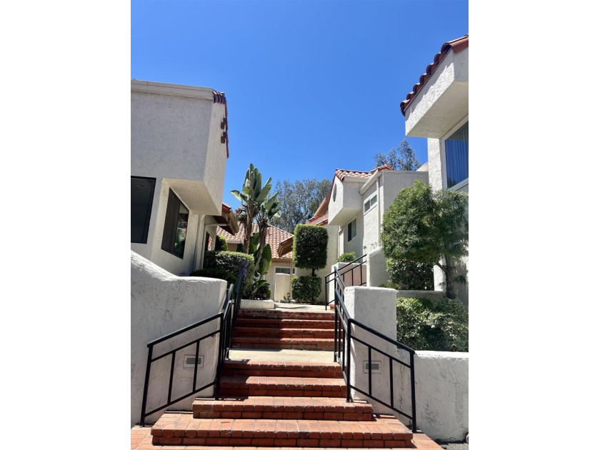 ENJOY PRESTIGIOUS BONITA LIVING!!!!Beautiful remodeled townhome - Beach Condo for sale in Bonita, California on Beachhouse.com