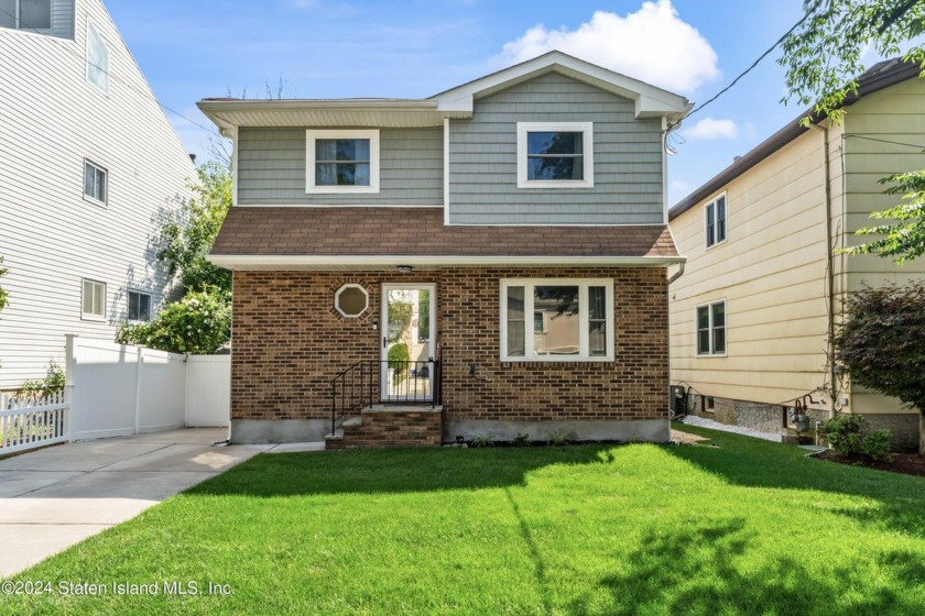 Welcome home to this stunning 3-bedroom, 2-bath Colonial in a - Beach Home for sale in Staten Island, New York on Beachhouse.com