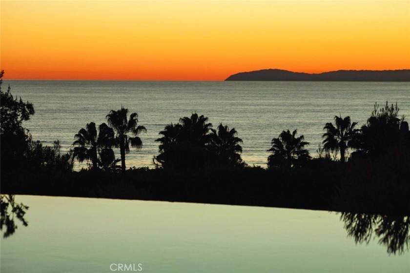 Situated on an over-sized, secluded corner estate lot with a - Beach Home for sale in Newport Coast, California on Beachhouse.com