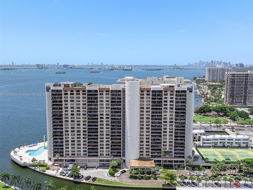 Welcome to this spacious 3 bed, 3 bath condo with nearly 2,000 - Beach Condo for sale in Miami, Florida on Beachhouse.com