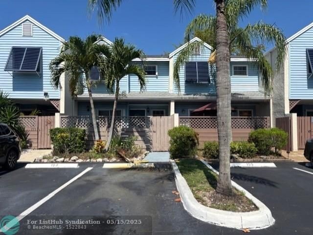 Stunning and spacious 3-bedroom, 2.5-bath townhome with a serene - Beach Townhome/Townhouse for sale in Margate, Florida on Beachhouse.com