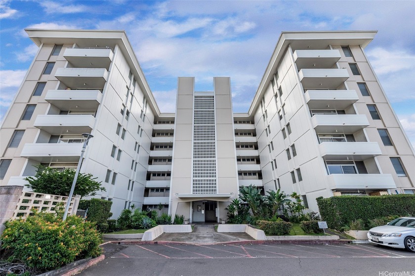 Well-located 2-bedroom, 1-bath condominium with 1 assigned - Beach Condo for sale in Honolulu, Hawaii on Beachhouse.com