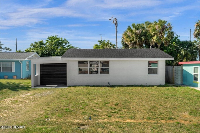 Charming Beachside Bungalow in Ormond Beach has Welcome to your - Beach Home for sale in Ormond Beach, Florida on Beachhouse.com