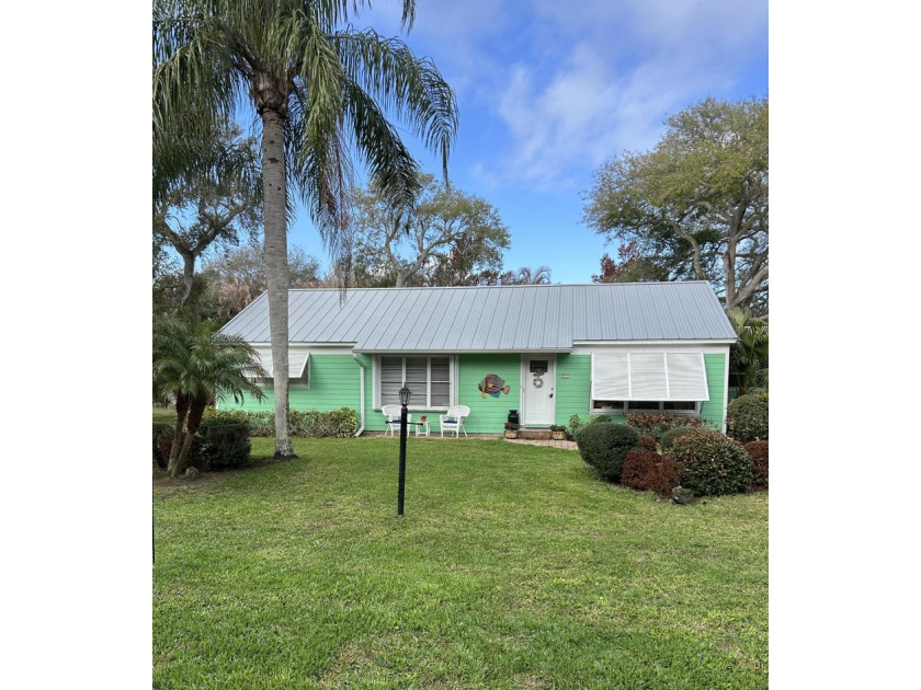 Beach cottage on large lot close to beach 3/2 split bedrooms - Beach Home for sale in Vero Beach, Florida on Beachhouse.com