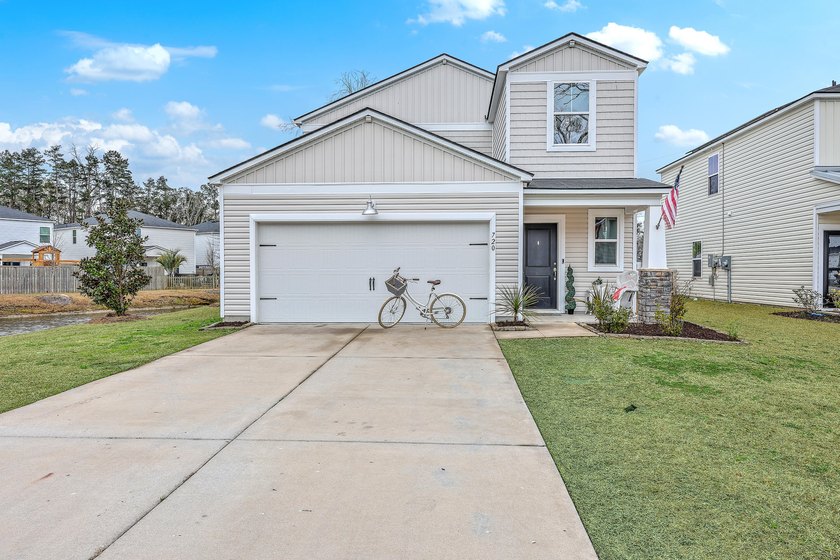 Welcome to a neighborhood just off the beaten track, where - Beach Home for sale in Charleston, South Carolina on Beachhouse.com