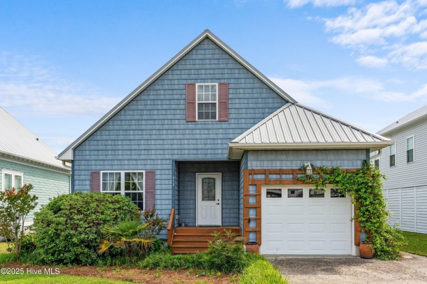 Location, location! This spacious 4-bedroom, 2 1/2-bath home - Beach Home for sale in Carolina Beach, North Carolina on Beachhouse.com