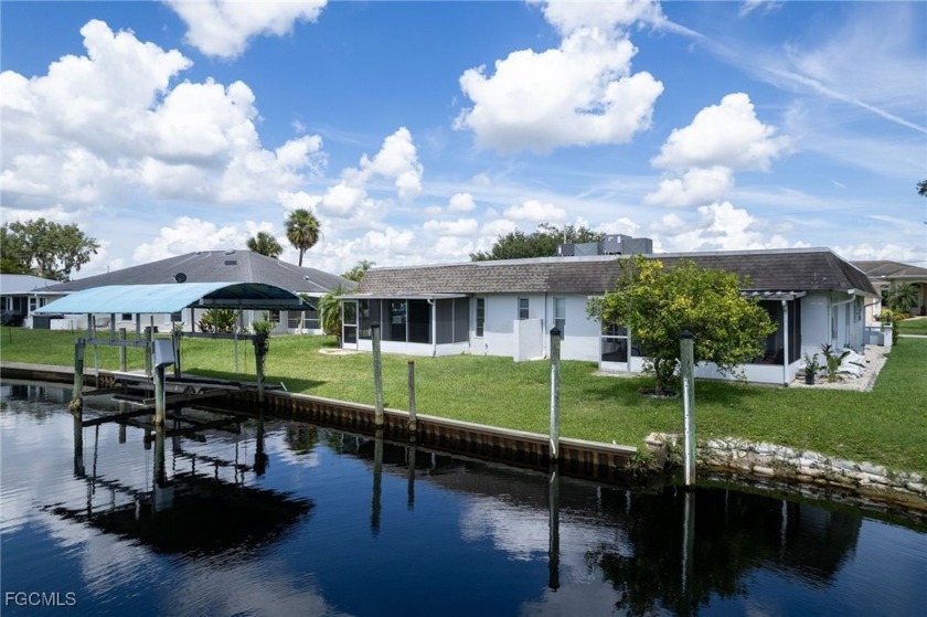 BOATER'S PARADISE! Discover one of Southwest Florida's best-kept - Beach Home for sale in Fort Myers, Florida on Beachhouse.com