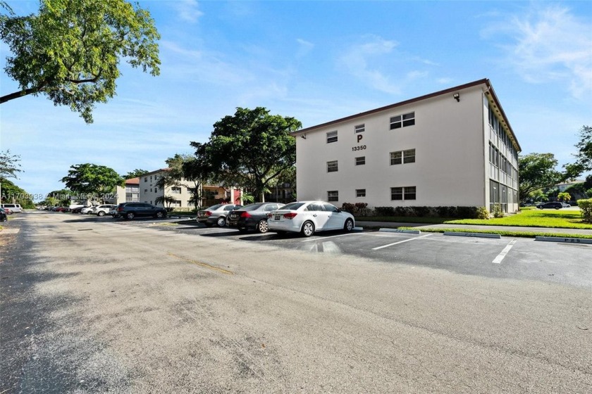 This beautifully condominium renovated 1-bedroom, 1.5-bath condo - Beach Condo for sale in Pembroke Pines, Florida on Beachhouse.com