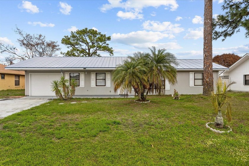 Beautifully-maintained 3-bedroom, 2-bath home offering - Beach Home for sale in Port Saint Lucie, Florida on Beachhouse.com