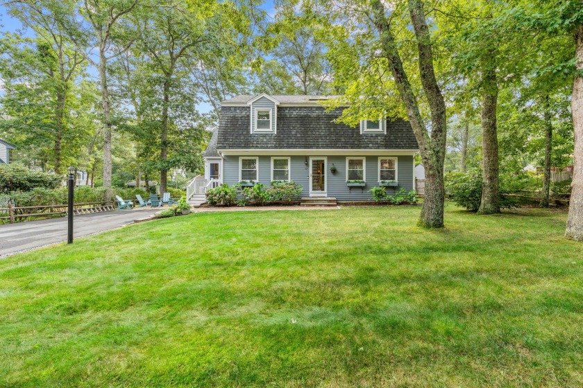 Welcome to 104 Pond Circle, a stylish retreat in Mashpee, MA - Beach Home for sale in Mashpee, Massachusetts on Beachhouse.com