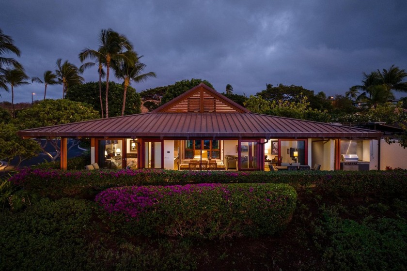 Casual elegance is the best way to describe this impeccable - Beach Condo for sale in Kihei, Hawaii on Beachhouse.com