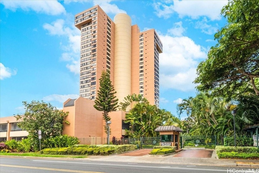 This bright and breezy corner unit features an open floorplan - Beach Condo for sale in Honolulu, Hawaii on Beachhouse.com