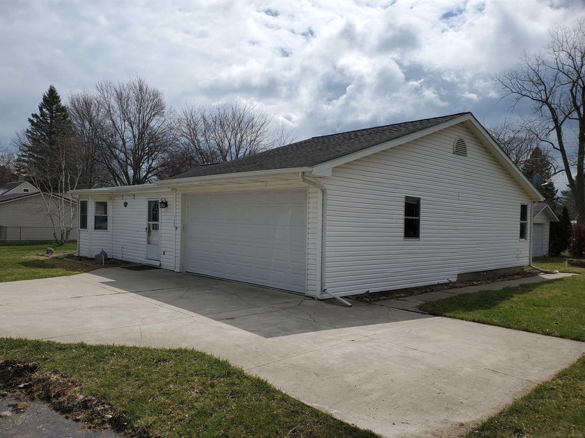 This year-round ranch style home includes deeded beach rights - Beach Home for sale in Lexington, Michigan on Beachhouse.com