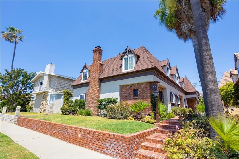 Playa del Rey, this beautiful well maintained rare opportunity - Beach Townhome/Townhouse for sale in Playa Del Rey, California on Beachhouse.com