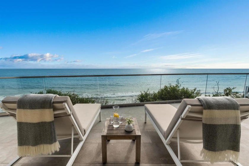 Enjoy the coastal lifestyle in this luxurious contemporary - Beach Home for sale in Solana Beach, California on Beachhouse.com