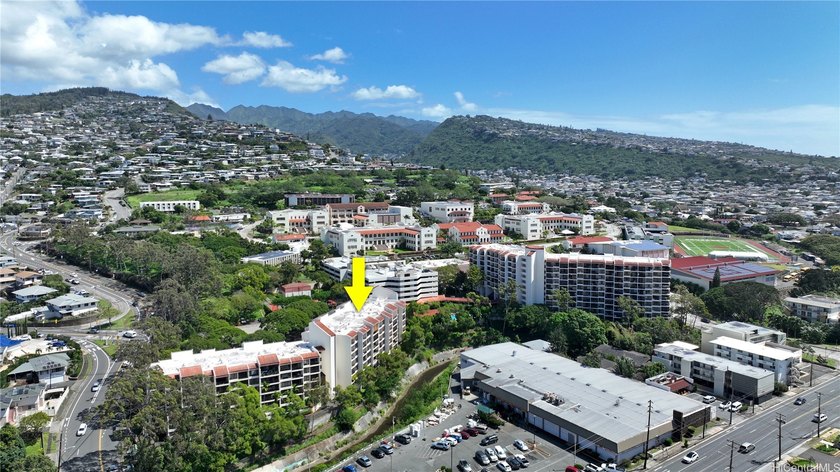 Welcome home to Regency Park located below Chaminade University - Beach Condo for sale in Honolulu, Hawaii on Beachhouse.com