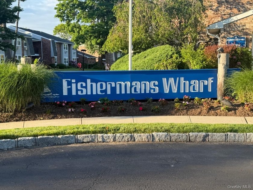 WELCOME TO 193 Millard Avenue, West Babylon...This is a lovely - Beach Condo for sale in West Babylon, New York on Beachhouse.com