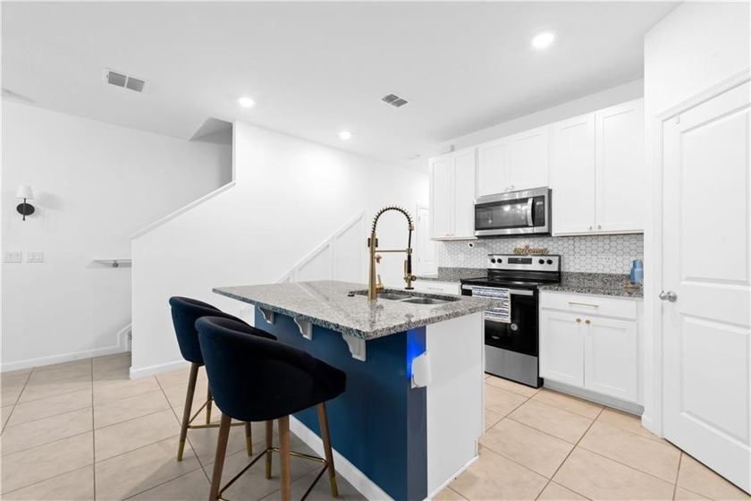 Forget renovations! Your dream of effortlessly chic coastal - Beach Home for sale in West Palm Beach, Florida on Beachhouse.com