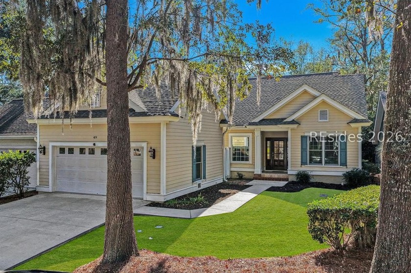 Superbly maintained residence with charming curb appeal - Beach Home for sale in Hilton Head Island, South Carolina on Beachhouse.com