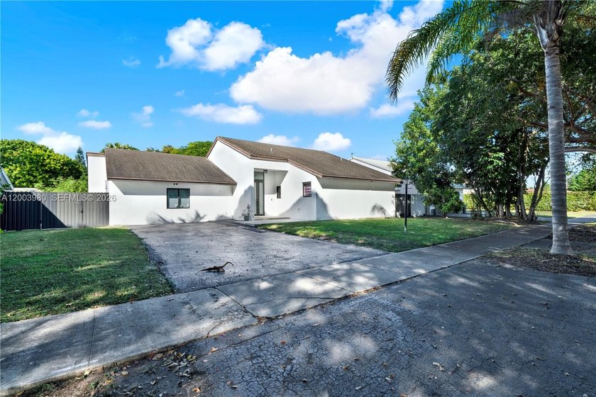 This amazing property in the heart of Kendall offers exceptional - Beach Home for sale in Miami, Florida on Beachhouse.com
