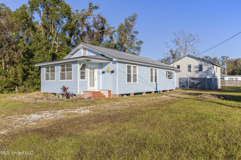 This coastal themed home is sure to charm anyone. Minutes from - Beach Home for sale in Gulfport, Mississippi on Beachhouse.com